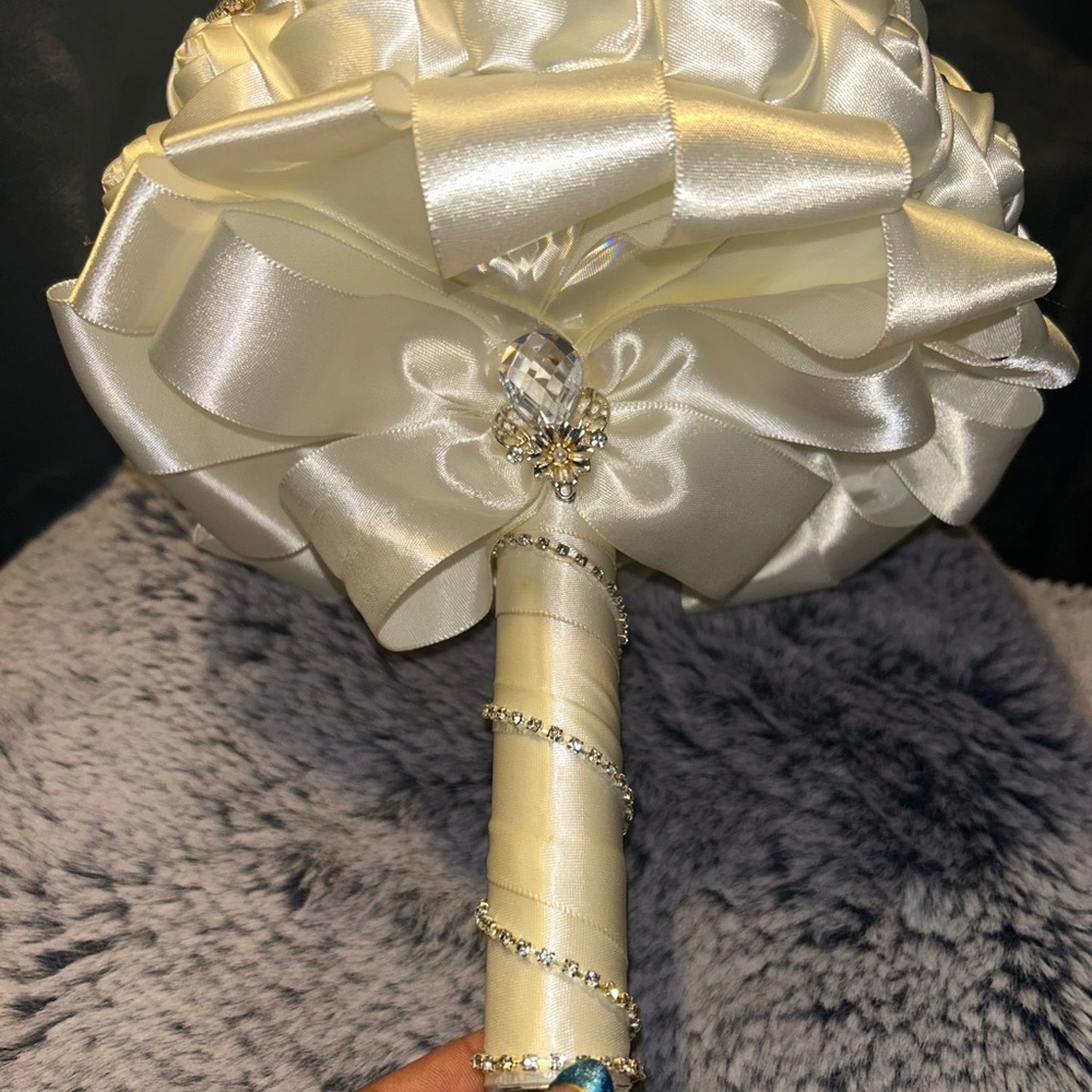 Elegant Ivory and Gold Bridal Bouquet - Picture 2 of 5
